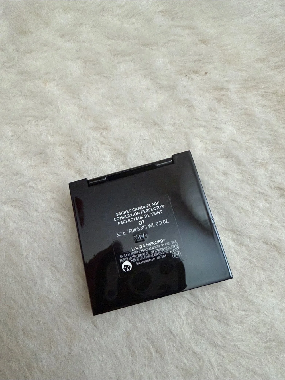 Laura Mercier Secret camoflauge in shade 01